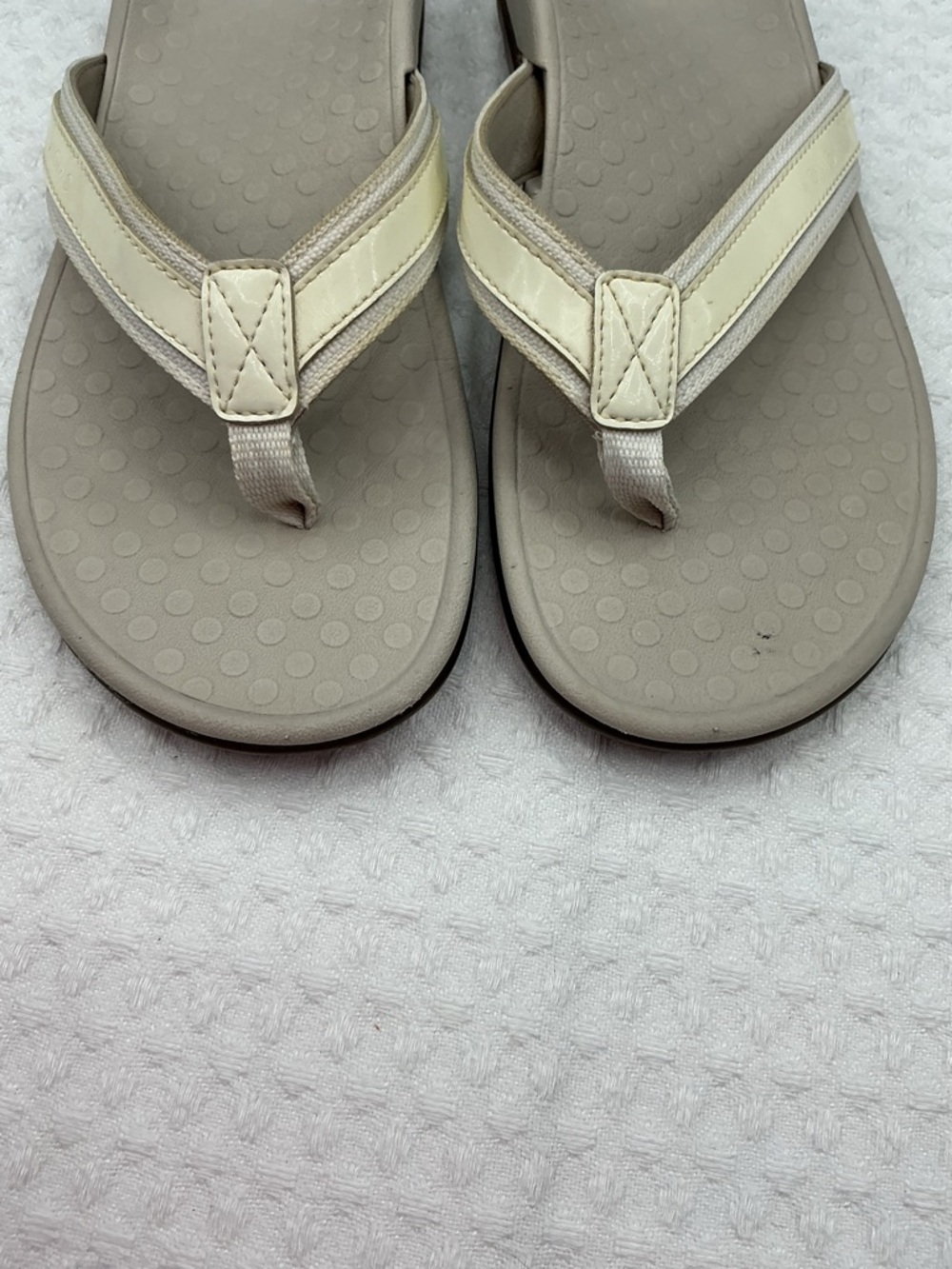 Vionic Beige Cream Thong Sandals - Picture 6 of 10